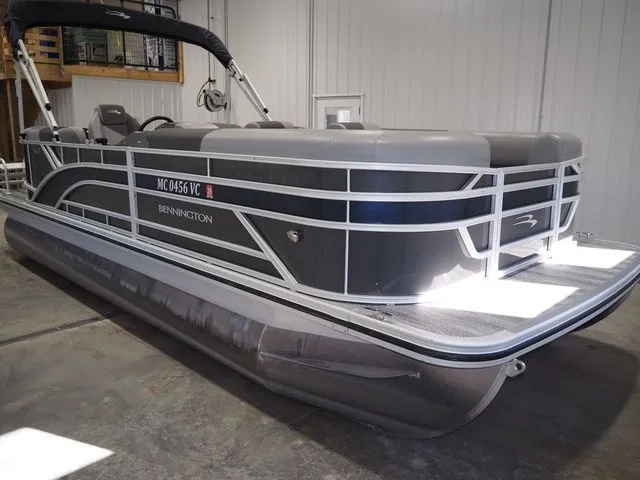 The Image of Bennington S Quad Bench 21 SSR 2025 pontoon boat in warehouse. - 1
