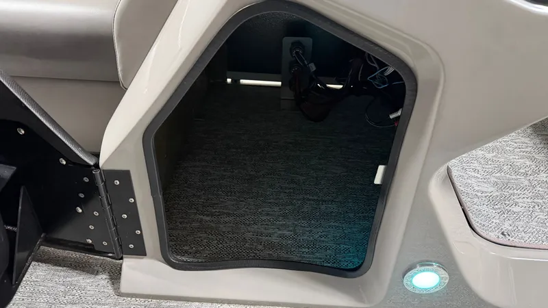 Slide: The Image of Premier 230 ANGLER 2024 - 31