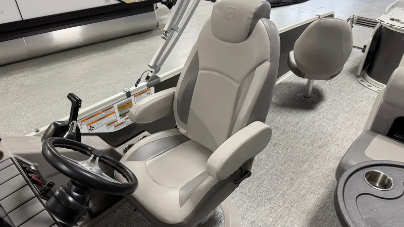 Slide: The Image of Premier 230 ANGLER 2024 - 34