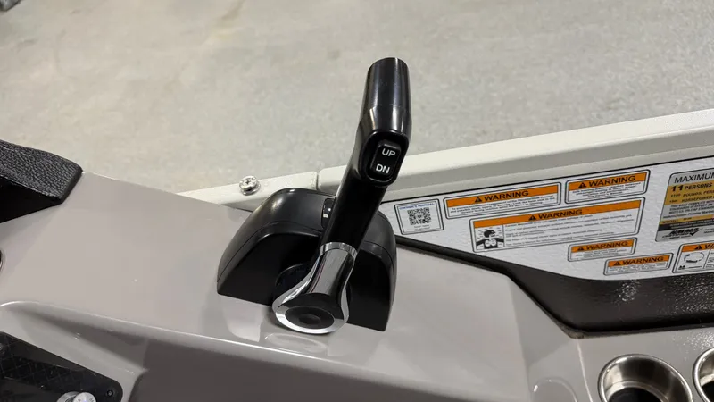 Slide: The Image of Premier 230 ANGLER 2024 - 38