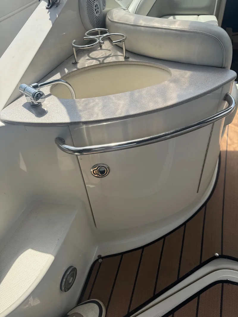 Slide: The Image of Interior of 2005 Sea Ray Sundancer 260 with sink and cup holders. - 10