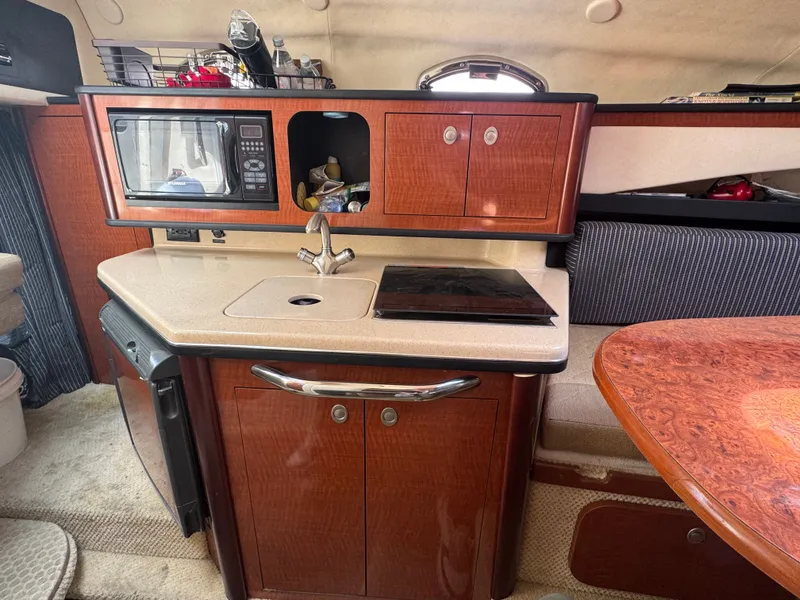Slide: The Image of Galley in a 2005 Sea Ray Sundancer 260 yacht. - 15