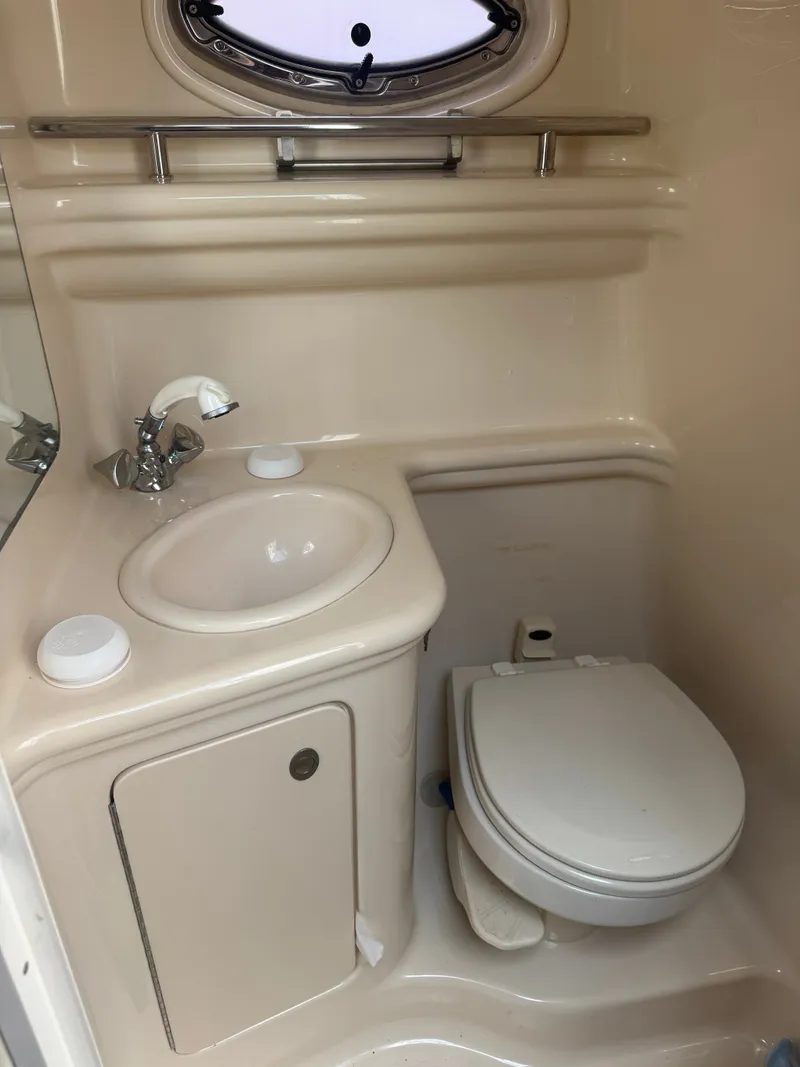 Slide: The Image of Bathroom of 2005 Sea Ray Sundancer 260 boat. - 18