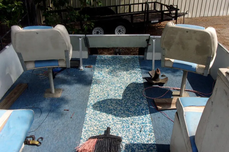 Slide: The Image of Interior of a 1997 Aloha FISH N PARTY boat with blue seating and carpet. - 8