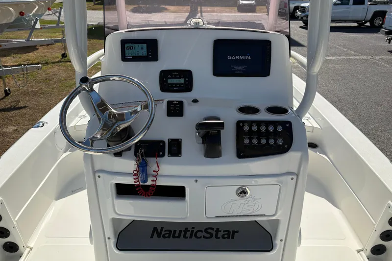 Slide: The Image of 2021 NauticStar 227 XTS boat console with steering wheel and Garmin display. - 15