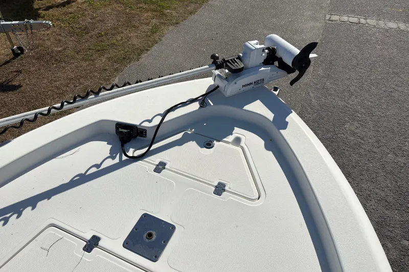 Slide: The Image of 2021 NauticStar 227 XTS boat with Minn Kota trolling motor on deck. - 29