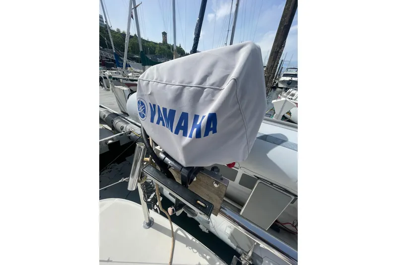 Slide: The Image of Yamaha engine cover on a 2003 Sea Ray 340 Sundancer at a marina. - 4