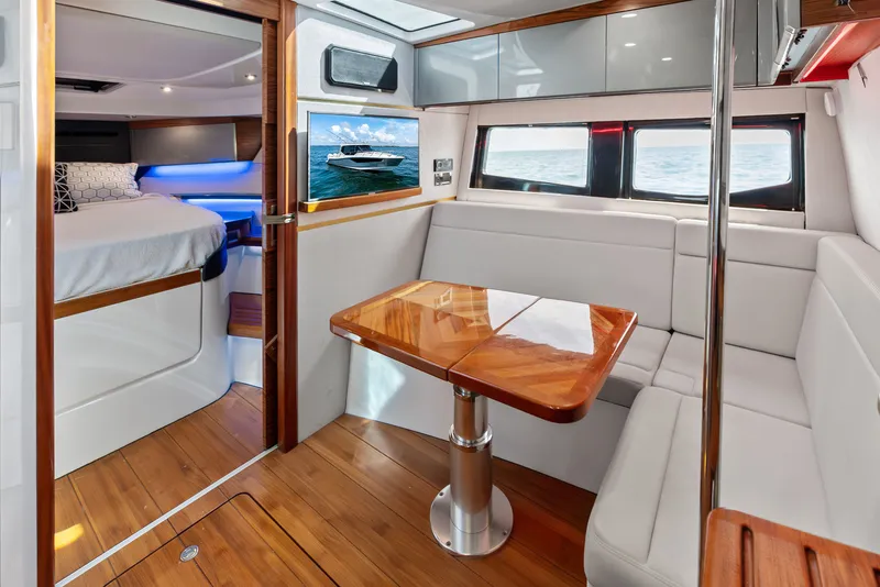 Slide: The Image of Boston Whaler 405 Conquest 2023 - 27