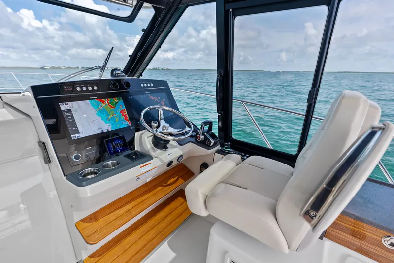 Slide: The Image of Boston Whaler 405 Conquest 2023 - 24