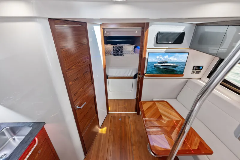 Slide: The Image of Boston Whaler 405 Conquest 2023 - 26