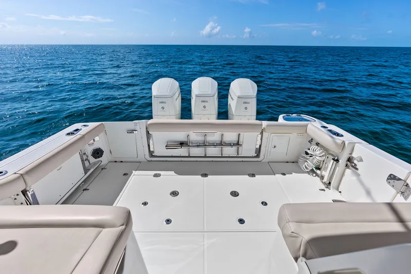 Slide: The Image of Boston Whaler 405 Conquest 2023 - 14