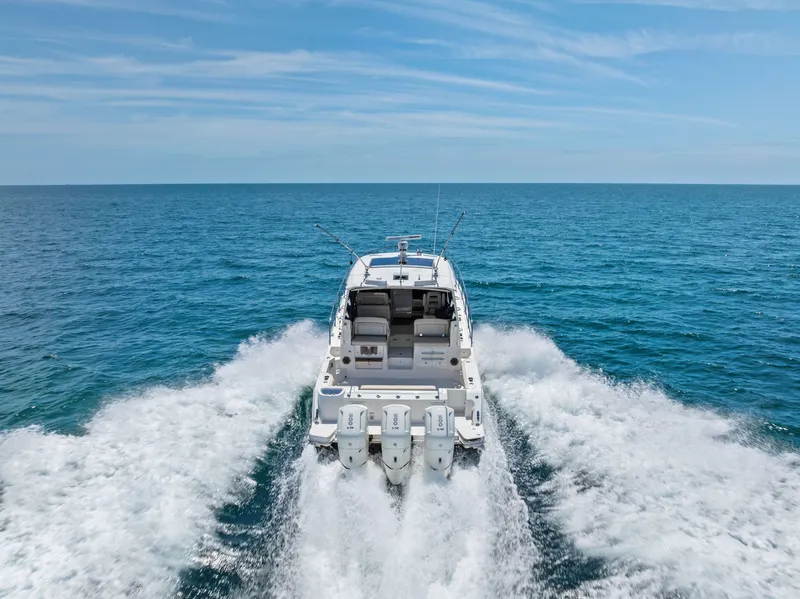 Slide: The Image of Boston Whaler 405 Conquest 2023 - 7
