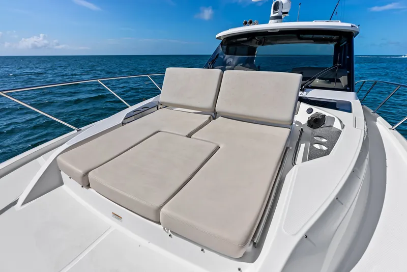 Slide: The Image of Boston Whaler 405 Conquest 2023 - 39