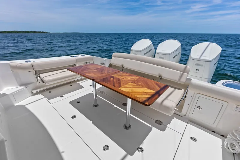 Slide: The Image of Boston Whaler 405 Conquest 2023 - 13