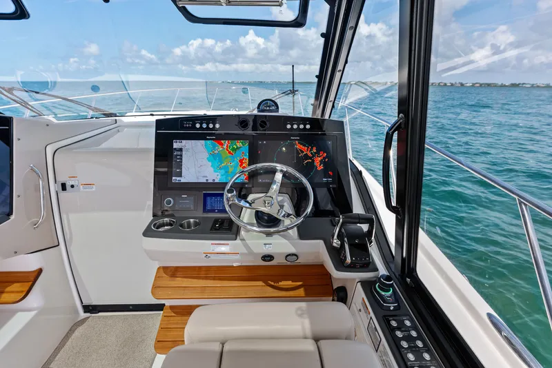 Slide: The Image of Boston Whaler 405 Conquest 2023 - 23