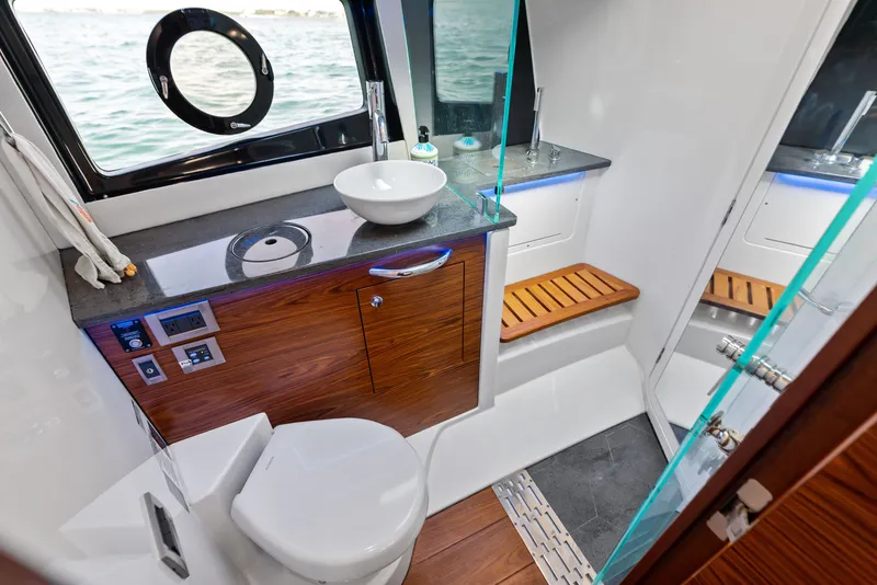Slide: The Image of Boston Whaler 405 Conquest 2023 - 34