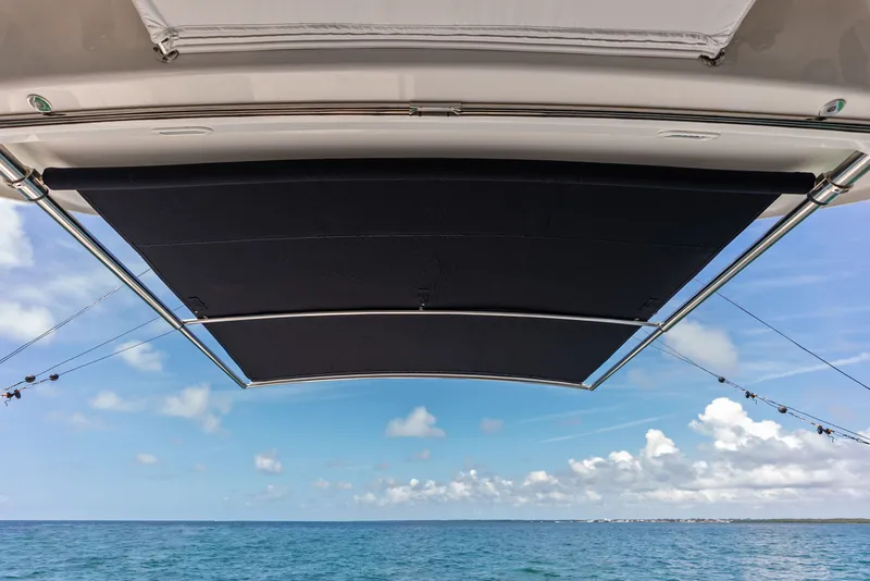 Slide: The Image of Boston Whaler 405 Conquest 2023 - 36