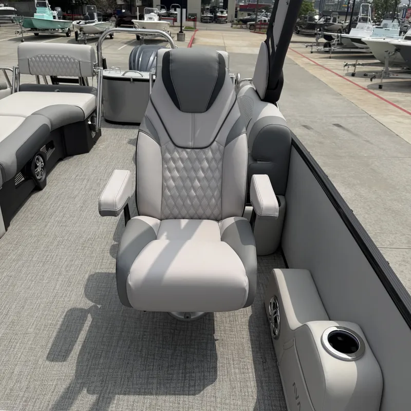 Slide: The Image of Luxurious seating in Avalon QLS25T Excalibur 2026 boat. - 15