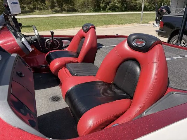 Slide: The Image of Ranger Z20 2026 boat with red and black seats. - 13