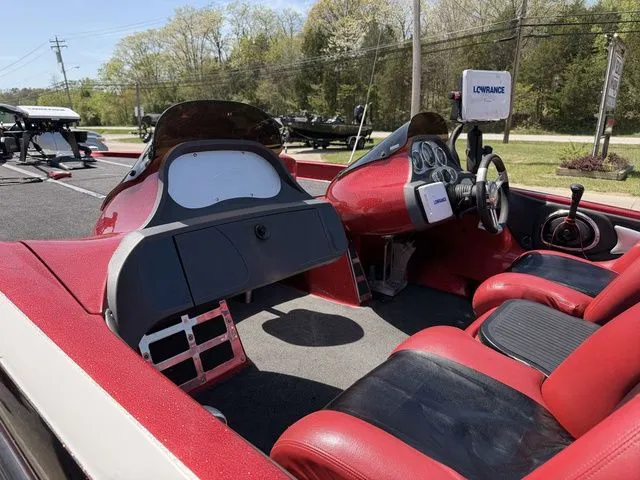 Slide: The Image of Interior of a 2026 Ranger Z20 boat with red seats. - 14