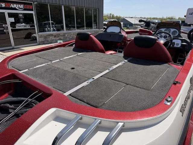 Slide: The Image of Ranger Z20 2026 boat with spacious deck and red accents. - 5