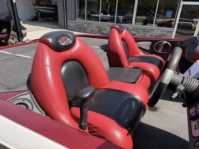 Slide: The Image of Ranger Z20 2026 boat with red and black seats. - 7