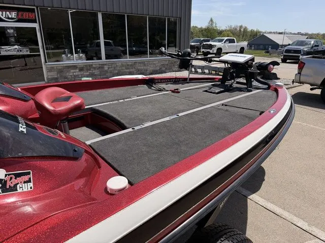 Slide: The Image of Ranger Z20 2026 boat with red deck and fishing gear. - 8
