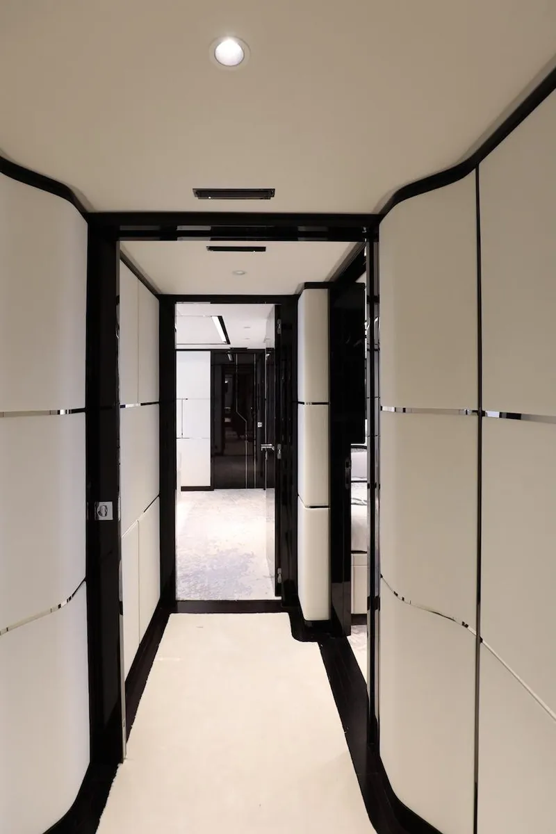 Slide: The Image of Majesty 120 2025 - 66