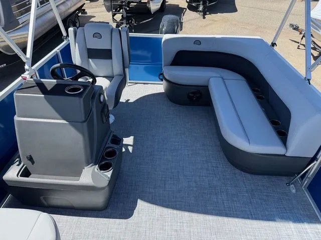 Slide: The Image of Sun Tracker Party Barge 16 DLX 2026 - 10