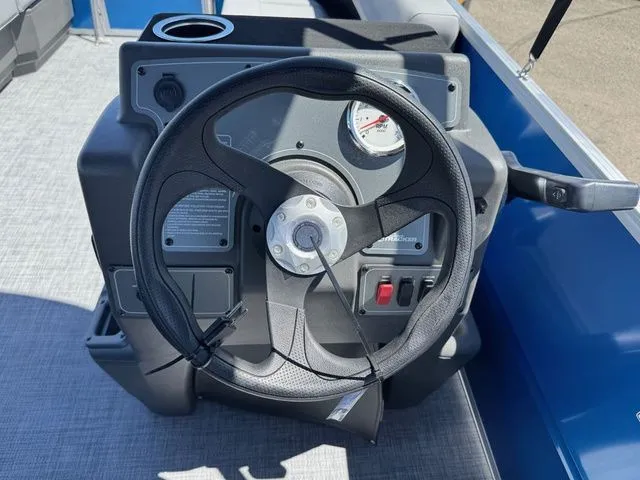 Slide: The Image of Sun Tracker Party Barge 16 DLX 2026 - 12