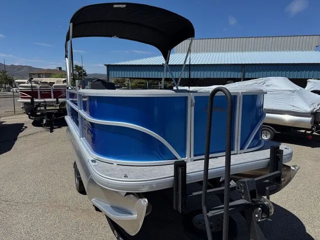 Slide: The Image of Sun Tracker Party Barge 16 DLX 2026 - 8