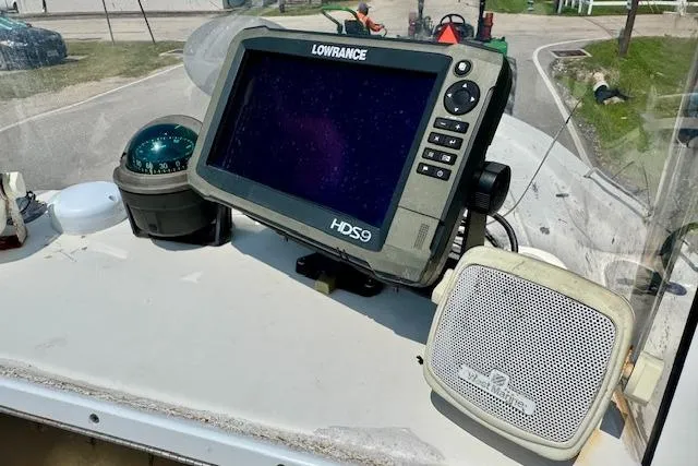 Slide: The Image of Console of 2003 Blazer Bay 2220 Fisherman with Lowrance HDS9 display and compass. - 15