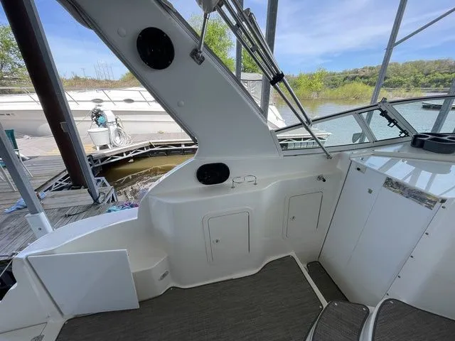 Slide: The Image of Interior of a 2006 Cruisers Yachts 280CXI Express Cruiser at dock. - 10