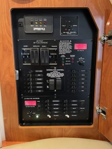 Slide: The Image of Electrical panel of the 2006 Cruisers Yachts 280CXI Express Cruiser. - 13