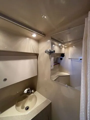 Slide: The Image of Bathroom in 2006 Cruisers Yachts 280CXI Express Cruiser. - 21