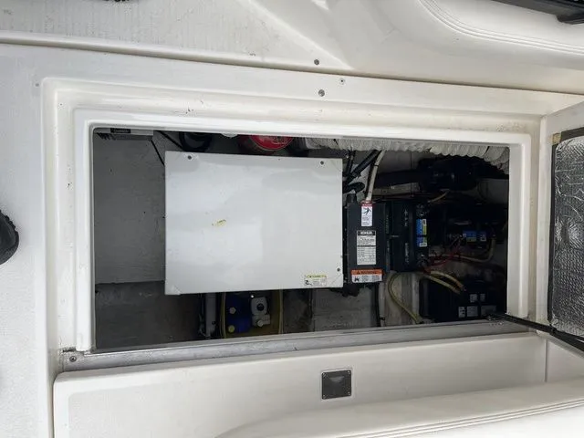 Slide: The Image of Engine compartment of 2006 Cruisers Yachts 280CXI Express Cruiser. - 29