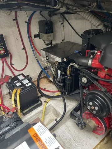 Slide: The Image of Engine compartment of a 2006 Cruisers Yachts 280CXI Express Cruiser. - 31