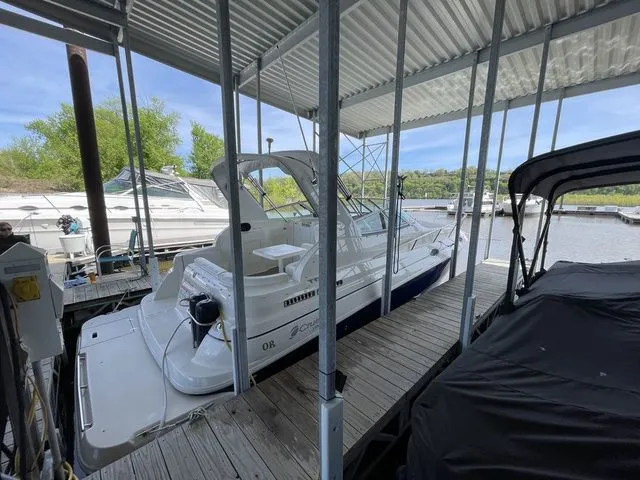 Slide: The Image of 2006 Cruisers Yachts 280CXI Express Cruiser docked at marina. - 37