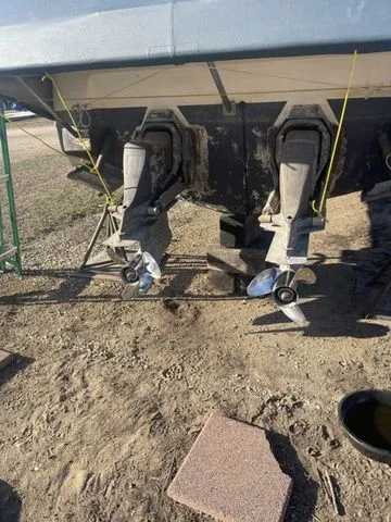 Slide: The Image of Rear view of 2006 Cruisers Yachts 280CXI Express Cruiser with dual engines. - 45