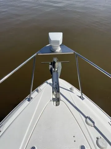 Slide: The Image of Bow view of a 2006 Cruisers Yachts 280CXI Express Cruiser. - 6