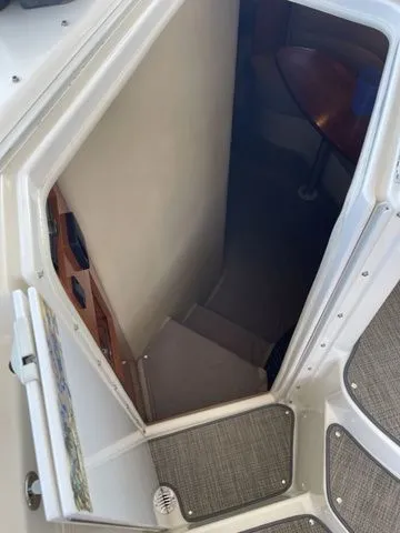 Slide: The Image of Entrance to cabin of 2006 Cruisers Yachts 280CXI Express Cruiser. - 9