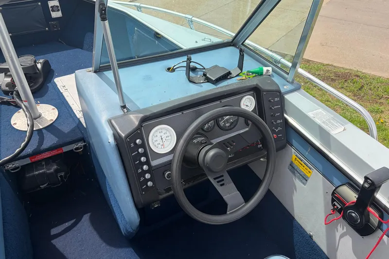 Slide: The Image of 1991 Lund 1750 Tyee boat dashboard with steering wheel and instrument panel. - 19