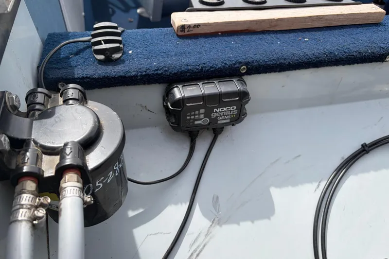 Slide: The Image of Interior of 1991 Lund 1750 Tyee boat with NOCO Genius GEN5X1 charger. - 23