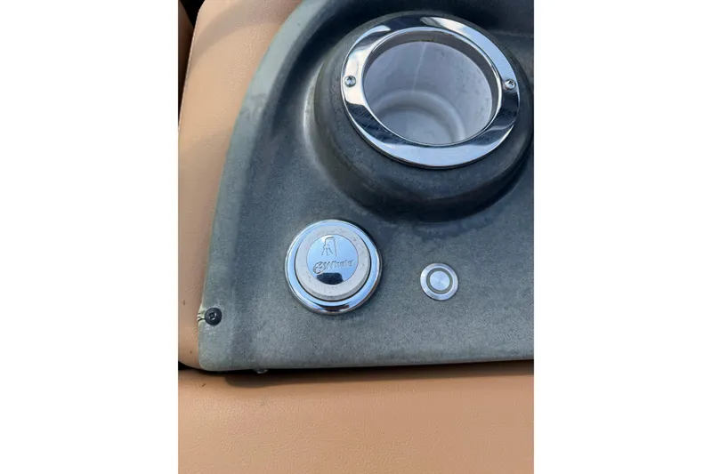Slide: The Image of Dashboard of 2020 Regency 250 LE3 Sport with ignition and cup holder. - 7