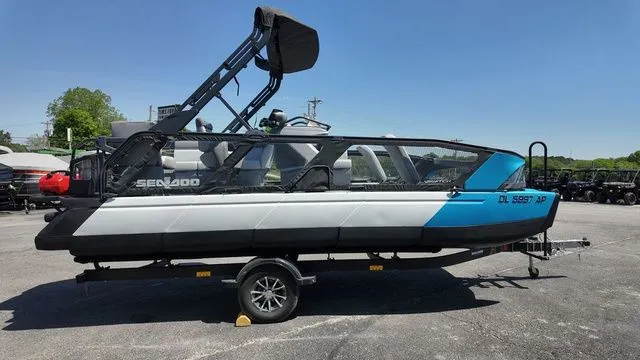 Slide: The Image of 2023 Sea-Doo Switch Sport 21 on trailer, side view. - 9