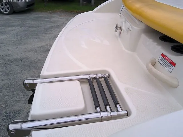 Slide: The Image of Rear view of a 2007 Sea Ray 205 with swim ladder. - 4