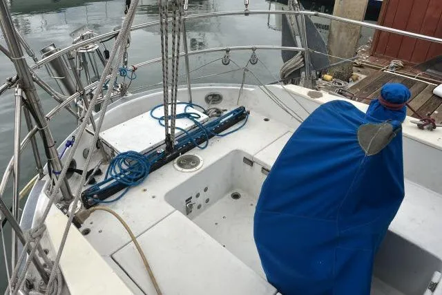 Slide: The Image of 1977 Uniflite Valiant 40 sailboat cockpit with blue cover and ropes. - 26
