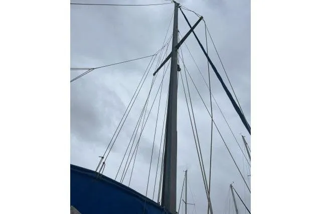 Slide: The Image of Mast and rigging of 1977 Uniflite Valiant 40 sailboat against cloudy sky. - 40