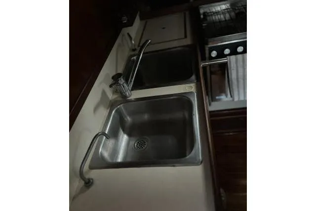 Slide: The Image of 1977 Uniflite Valiant 40 yacht kitchen sink and stove area. - 6