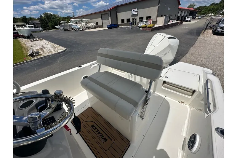 Slide: The Image of Boston Whaler 220 Dauntless 2023 - 5
